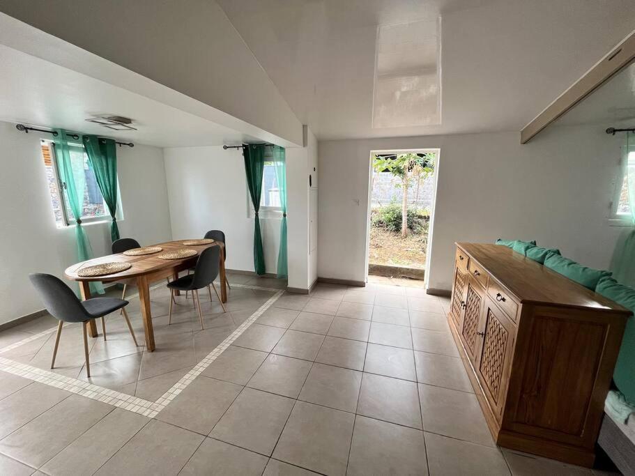 סן-פייר La Casita Creole Villa Avec Piscine Et Jacuzzi מראה חיצוני תמונה