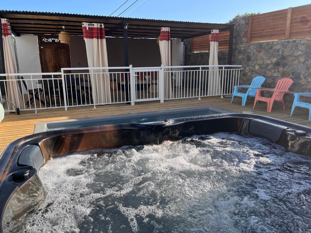סן-פייר La Casita Creole Villa Avec Piscine Et Jacuzzi מראה חיצוני תמונה